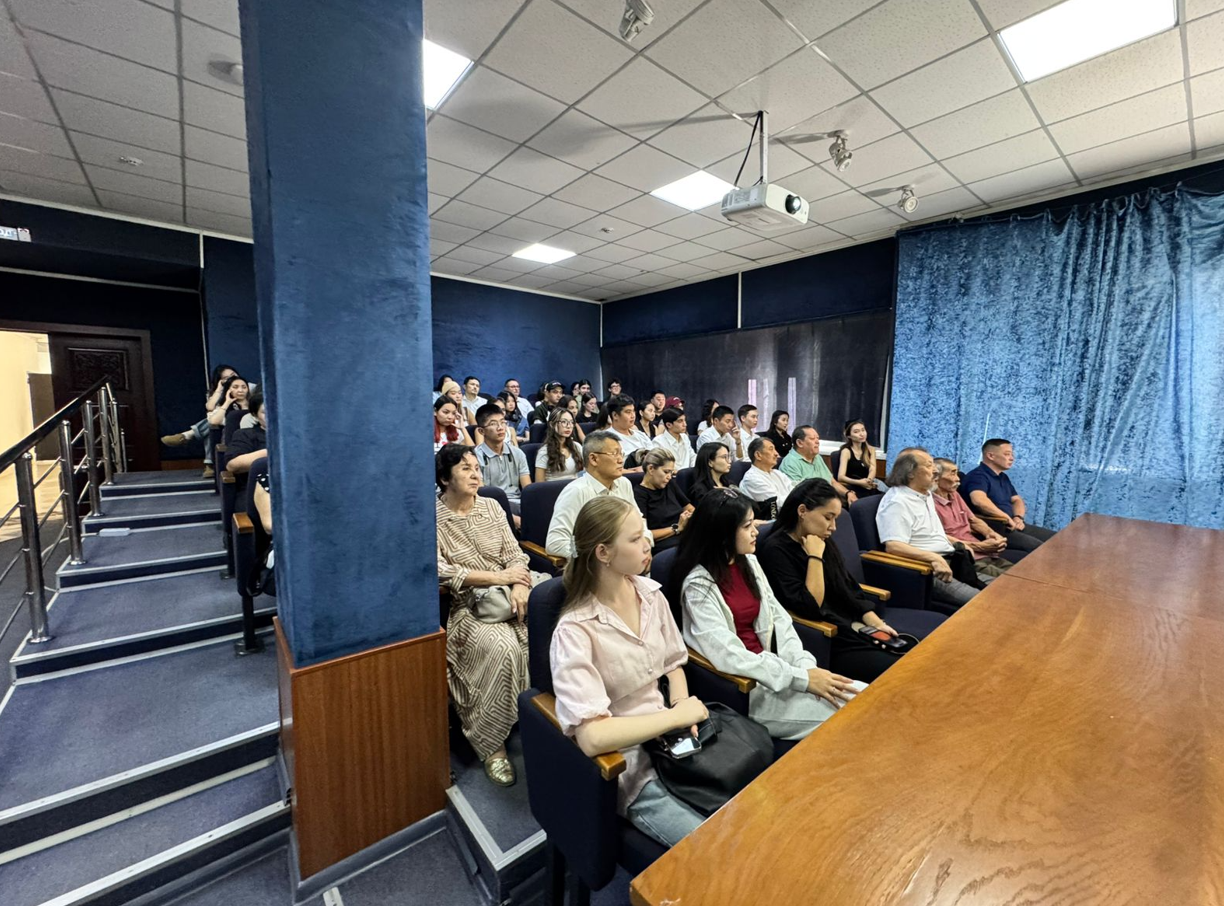 Конституция күні қарсаңында студенттерге арналған көшбасшылық дәріс өтті