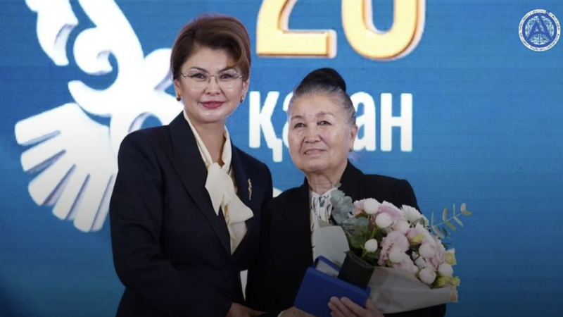 Республика күні қарсаңында мәдениет саласының қызметкерлеріне мемлекеттік наградалар табысталды