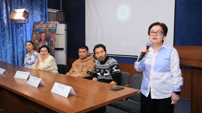 Киноклуб «SHAKEN» провёл первое занятие «Серебряного университета»