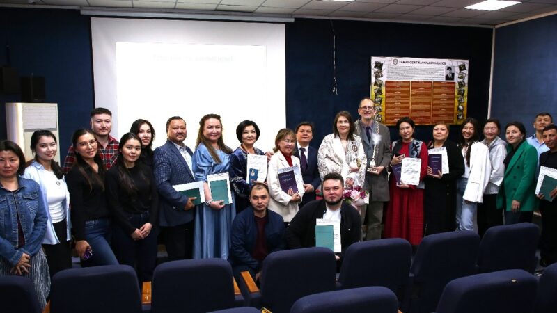 Artificial Intelligence and Art: A Master Class Held within an International Project