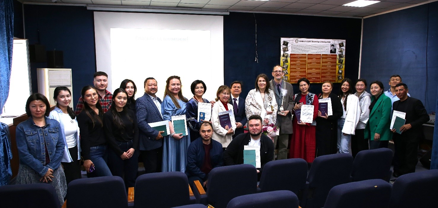 Artificial Intelligence and Art: A Master Class Held within an International Project